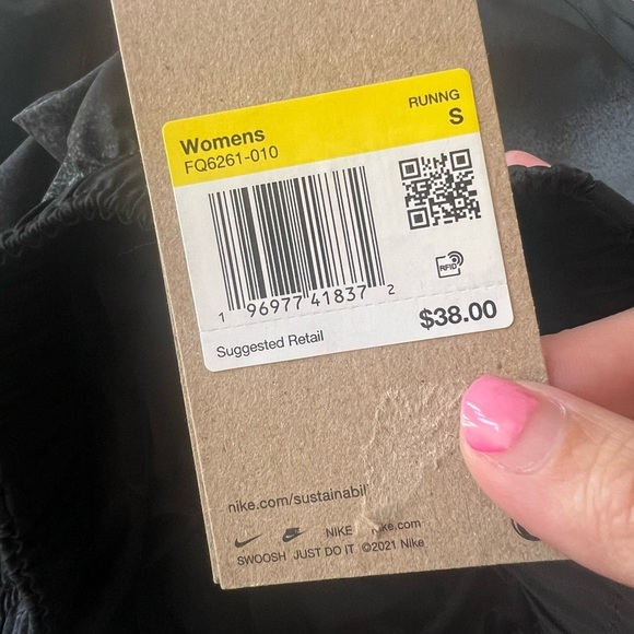 NWT Nike Women’s Dri-Fit Tempo Running Shorts in Black/Grey in size S - Picture 4 of 4